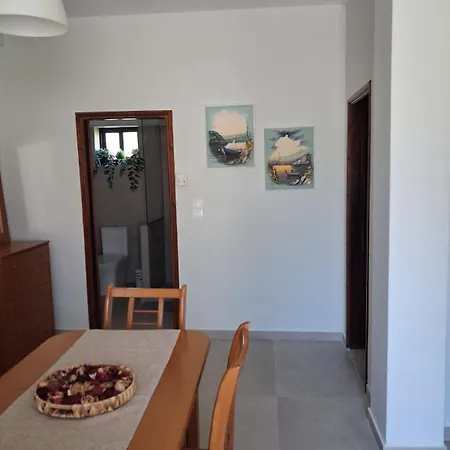Despoina 2 *